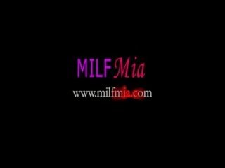 Milf dá broche em bobbi sox!