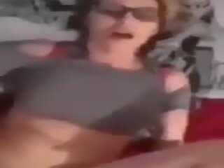 Unge trinn mamma med glasses(mlada mama sa naocarima)