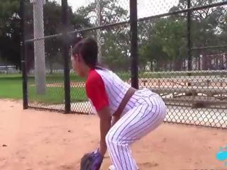 Priya preț inpulit de basebal fan