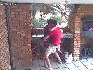 Caméra espion cc la télé soi catering accomodation couple baise sur avant porch de la nature reserve
