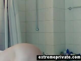Escondido câmara footage meu tomar banho tia