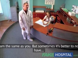 Fakehospital chaud xxx agrafe avec maître et infirmière en patient attente salle