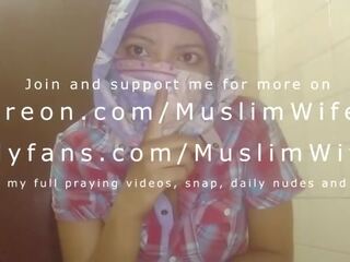 Real Arab عرب وقحة كس Mom Sins In Hijab By Squirting Her Muslim Pussy On Webcam ARABE xxx film sex clip videos