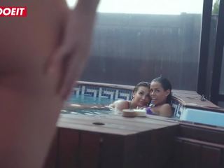 Letsdoeit - caliente a trot lesbianas adolescentes joder en la jacuzzi