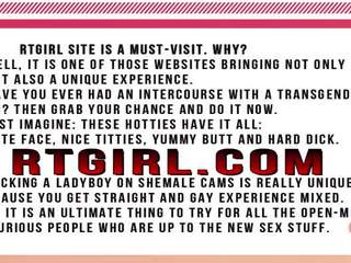 Çiş yapan nine lezbiyen genç transwoman içinde captivating tatlı okşayarak onu şaft