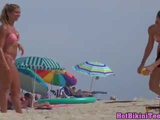 Desirable pritaikyti blondinė paauglys didelis šikna spycam vujaristas paplūdimys