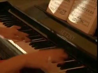 Vintāža jaunkundze caned par the klavieres, bezmaksas porno 13
