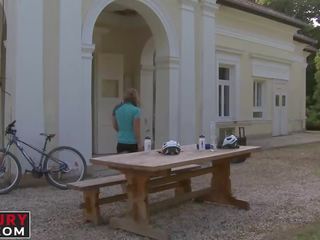 Perfektné anál jebanie pre a trojka milujúci cyklista diva