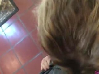 Milf aitab mees koos broken auto (clip)