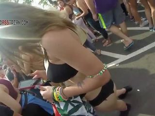 Candid Teen Booty Jiggle